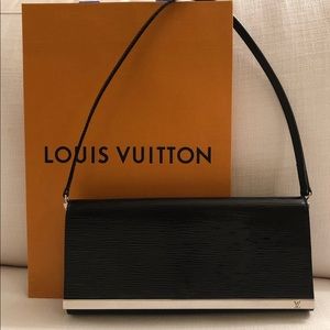 LOUIS VUITTON Epi Sevigne Clutch AUTH CODE: SN0142